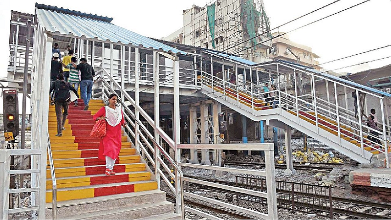 लॉकडाऊन दरम्यान रेल्वेची चमकदार कामगिरी, तब्बल 19 नवीन FOBची उभारणी