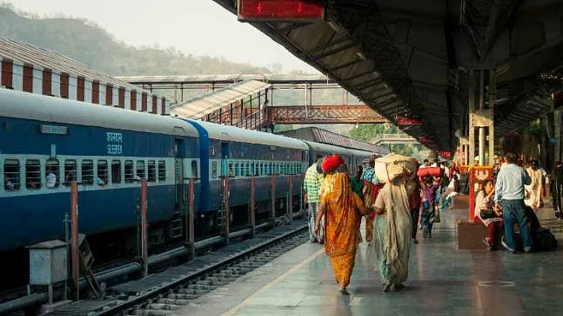 akola news Now special trains between Mumbai and Puri, Howrah