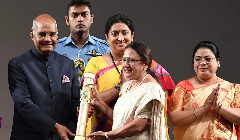 Rashmi Upwardesh of Pune receives the Narikshakti National Award of 2019