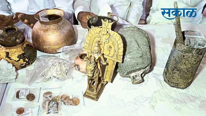 Excavation of Manakarnika Kunda in the courtyard of Ambabai temple found in Idols of gods kolhapur historical marathi news