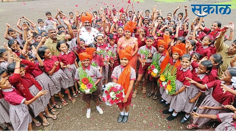 kolhapur Municipal Corporation First in the state to give scholarships}