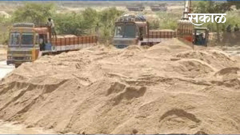 In Shrigonde taluka after Inspector of Police Sampat Shinde took over the post there is a positive picture that sand theft has been stopped for a month}
