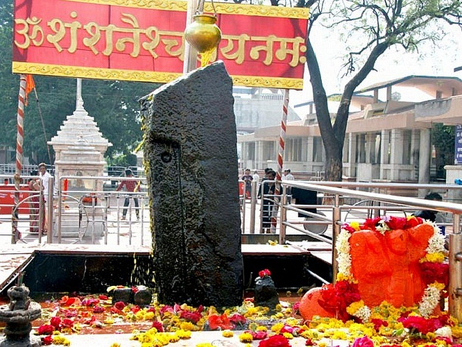 Devotees will be a pleasant visit to Shani shingnapur