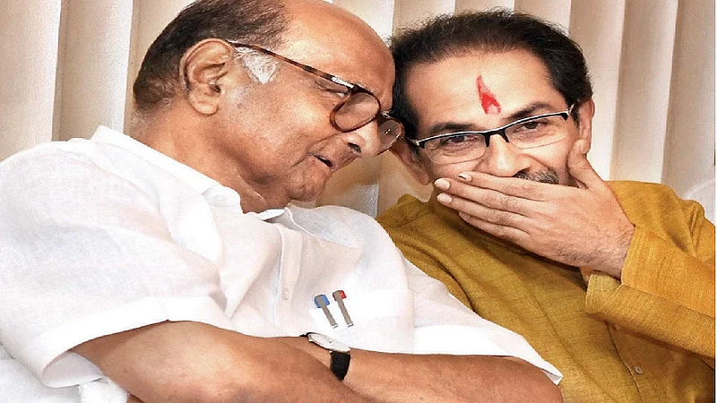 मोठी बातमी: डॅमेज कंट्रोलसाठी शरद पवार थेट 'वर्षा' बंगल्यावर?