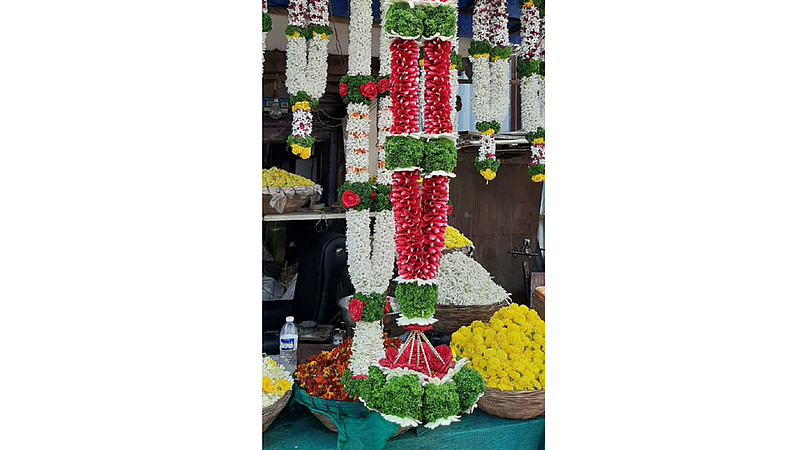 demand for Karnataka flowers increases at Pune in Ganeshotsav 2020