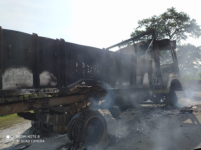 Burn truck near Babhulgaon on Nagar Solapur road