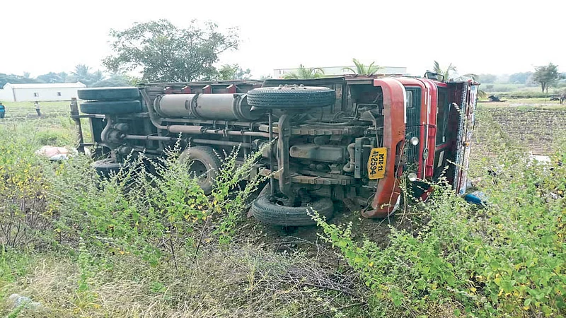 लोधवड्यातील अपघातात बीडची ऊसतोड महिला ठार