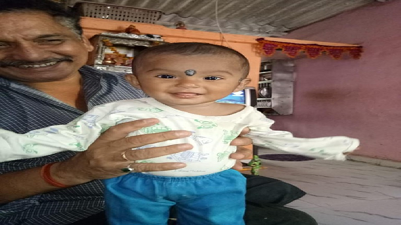दुर्दैवी घटना, गॅरेजच्या गाडी धुण्याच्या रॅम्पच्या खड्ड्यात पडून चिमुकलीचा मृत्यू