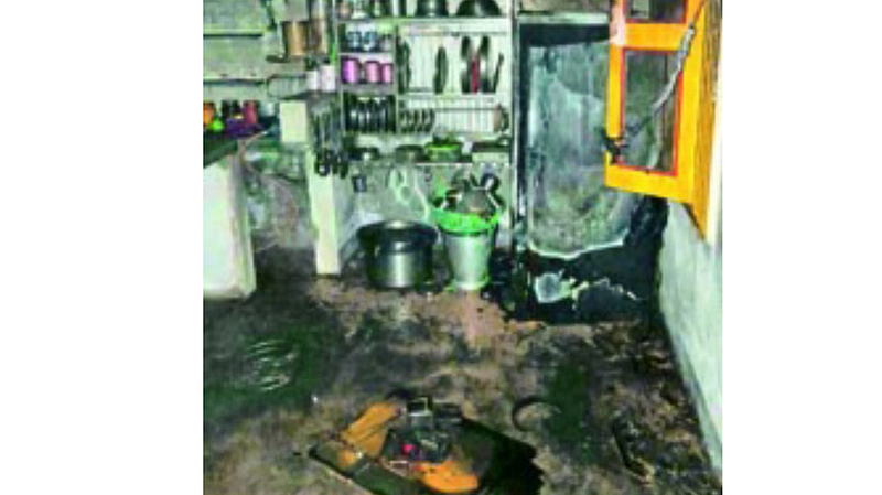 shotcurcit fire in house