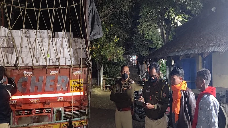 police caught truck with illegal wine worth rupees 46 lacs