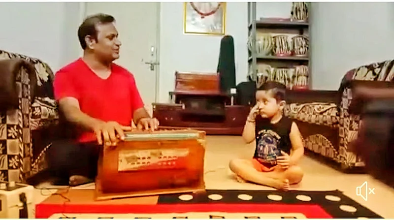 In love with Bollywood Dhawalpuri singer