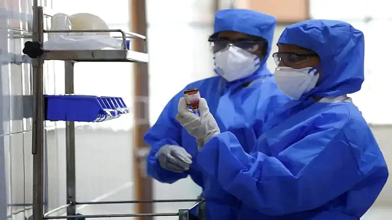 सरकारच्या आवाहनाला कोरोना योद्ध्यांनी प्रतिसाद दिला खरा परंतु स्वतः बाधीत झाल्यानंतर सरकारकडून कोणतीही मदत नाही