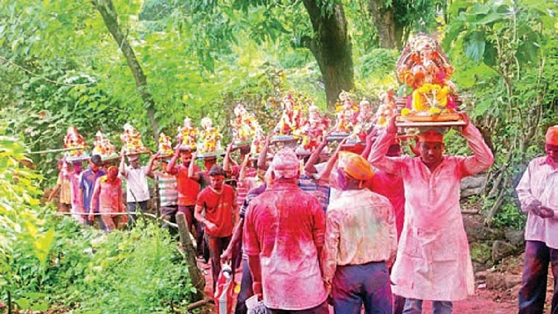 कोरोना, नियम, अटी-शर्थी! कोकणात जाणाऱ्या चाकरमान्यांमध्ये कमालीची घट; वाचा सविस्तर