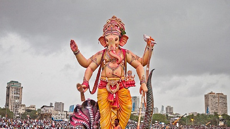 मुंबईतल्या प्रसिद्ध गणेशोत्सव मंडळांचा स्तुत्य निर्णय... बाप्पाचे आगमन होणार पण...