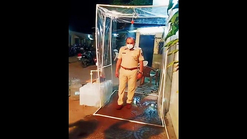 ...म्हणून मुंबई पोलिस स्टेशनमधील सॅनिटायझिंग स्प्रे मशीन हटवल्या