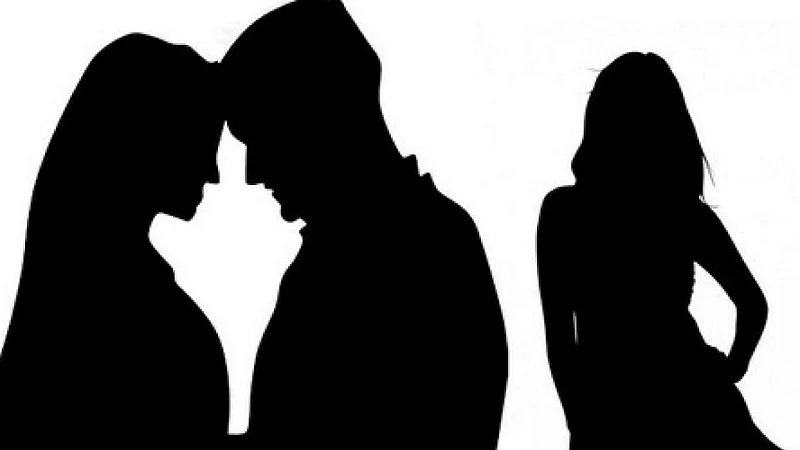 Amravati's married policeman has reached the police station for extra marital affair