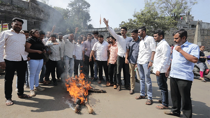 Author Jai Goyal Symbolic Statue Combustion In Kolhapur Marthi News