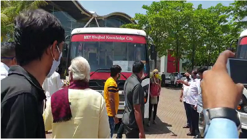 chagan bhujbal and students.png