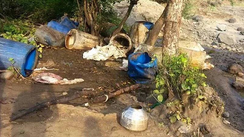 police raid on liquor kilns