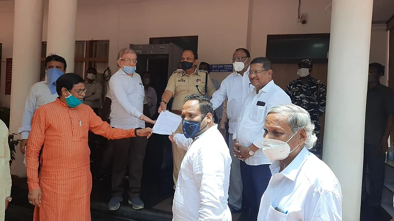 BJP MLA's meet to Commissioner of Police, demand for action against Tukaram Mundhe