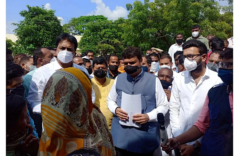 'साहेब घरात फक्त चिखलच राहिला...' असे म्हणताच त्यांच्या डोळ्यात तरळले अश्रू