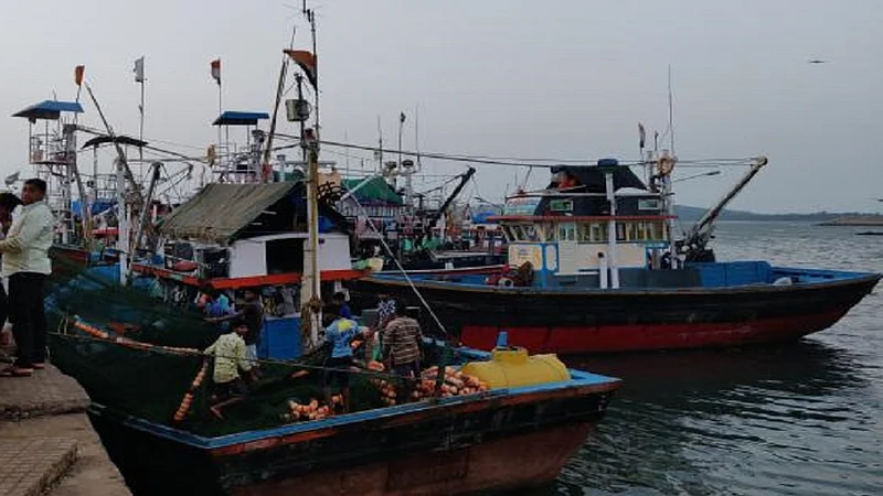 in kokan between three days the possibility of heavy rain fishermen know about the situation in ratnagiri