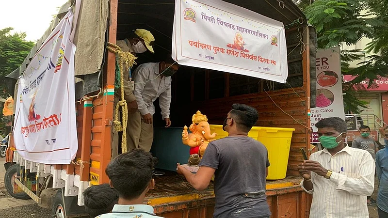 जुनी सांगवीकरांनी लाडक्या बाप्पाला दिला असा निरोप