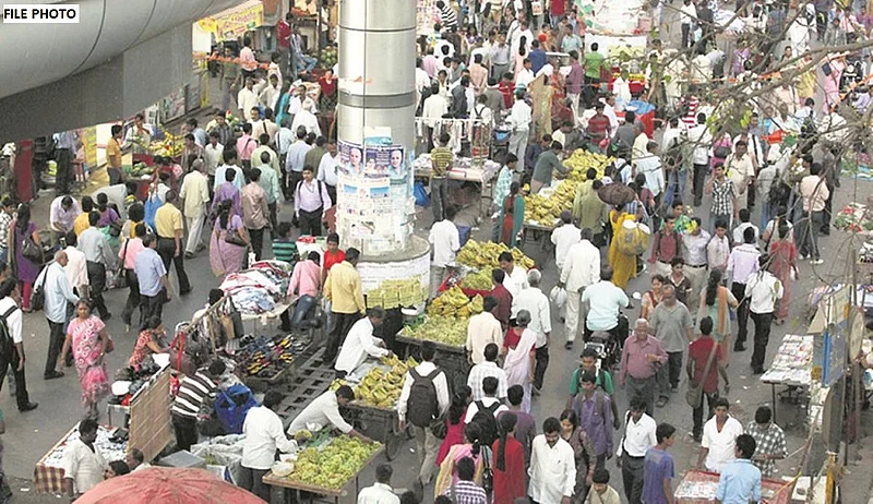 मोठी बातमी - मुंबई, पुण्यातील फेरीवाल्यांबद्दल स्पष्ट केली भूमिका, सरकार म्हणतंय....
