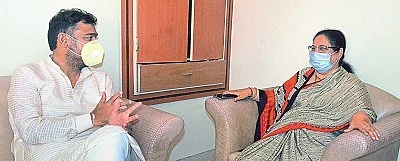crongressmen trying to persue Jayashritai Patil's mind; today there will be meeting in Mumbai