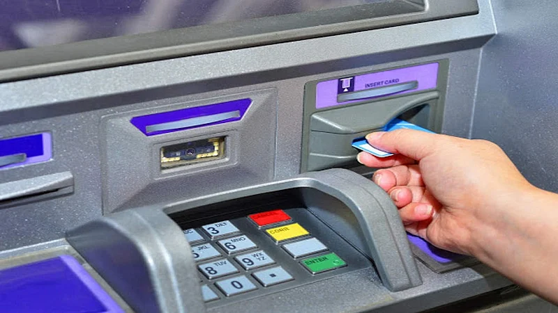 Thief steal money from ATM in nagpur