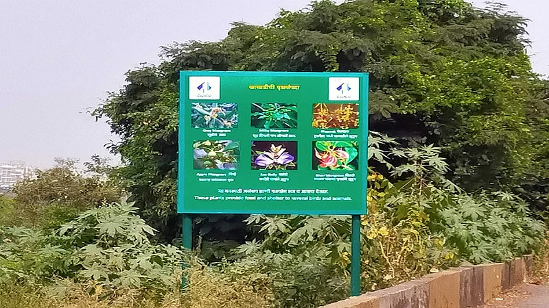 कासाडी नदीच्या जैवविविधतेची माहिती फलकावर