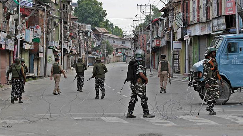 internet services suspended in srinagar ahead of yasin maliks sentence security beefed up in kashmir