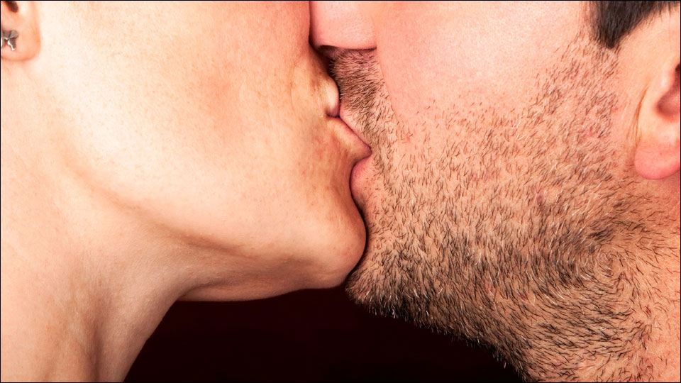 corona virus italy frans bans kissing each other government orders