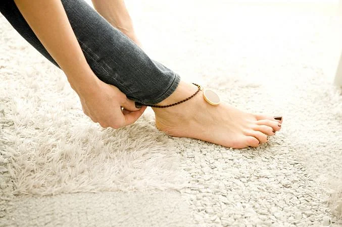 Why tie a black thread to the foot and hand read full story