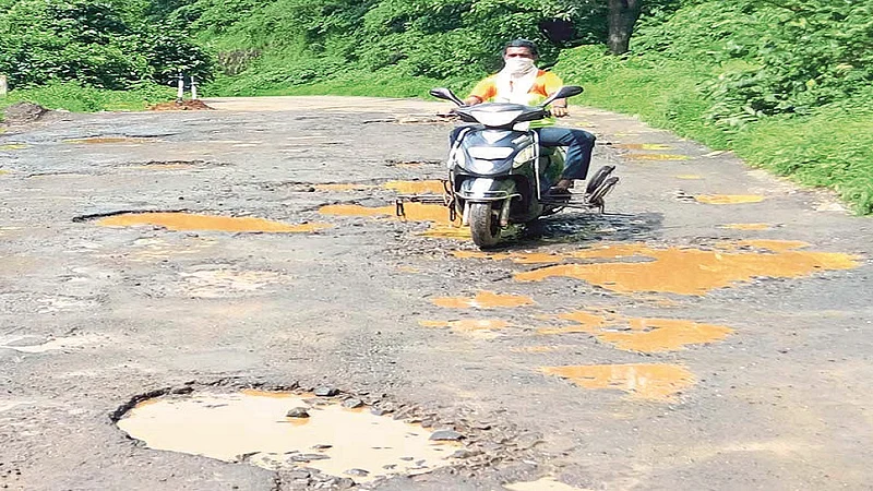 National Highways Seven km Mandangad Tulsi Palace on Ambadve Lonand road destroyed