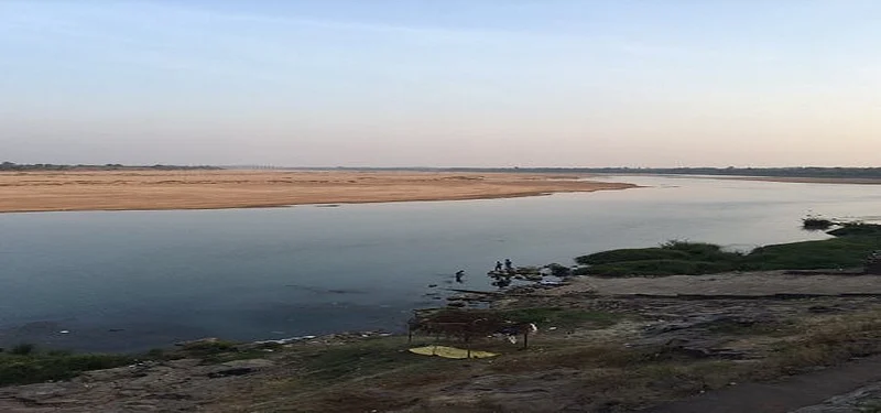 make travelling hub to Vainganga river base seeking people in Bhandara district }