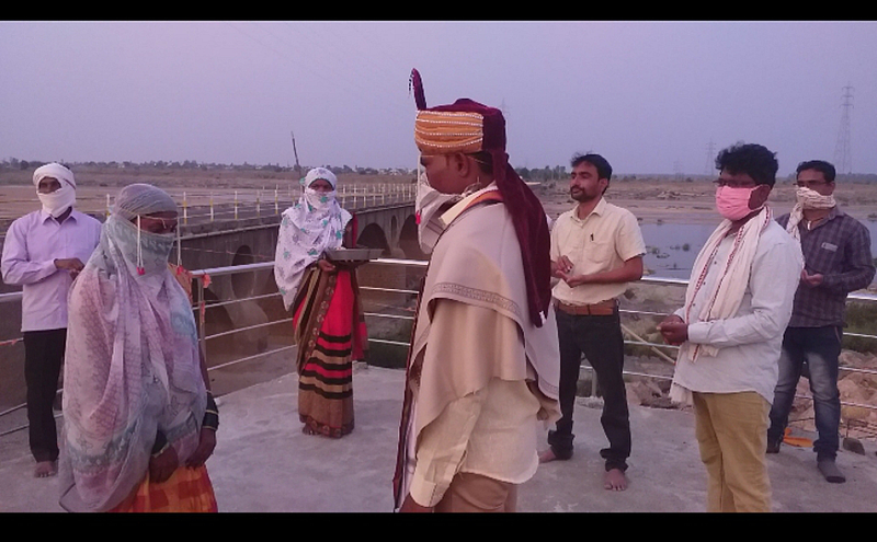 The wedding was built on the bridge of Waingange river