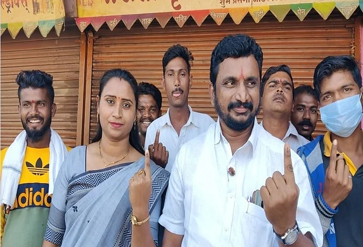 Akola Marathi News- MLA Amol Mitkaris Kutasa village won 16 candidates in Gram Panchayat elections