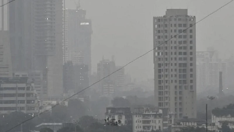 एक धक्कादायक अहवाल ! मुंबईकरांचे आयुष्य 3 वर्षांनी कमी होणार ? पुणेकरांनो तुमच्याबद्दल काय लिहिलंय माहितीये ?
