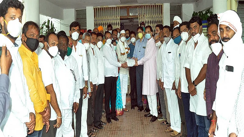 नांदेड - जेईई - नीट परिक्षा पुढे ढकलण्यासाठी कॉँग्रेसचे आंदोलन