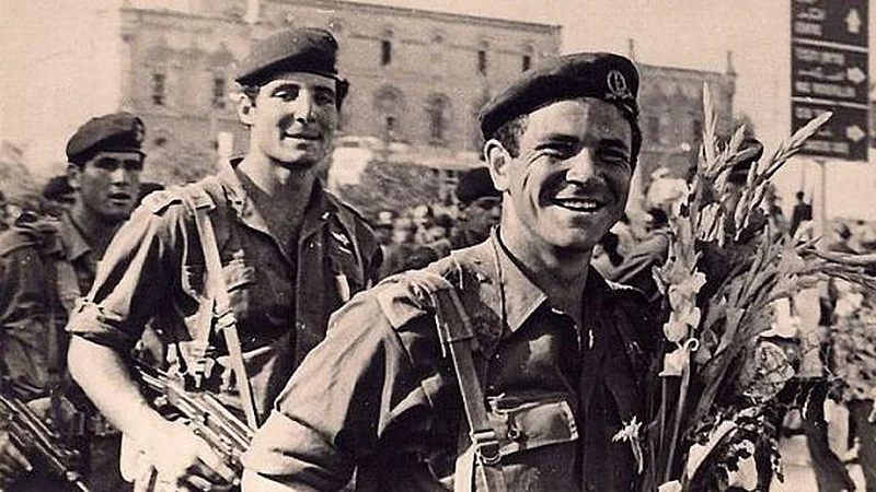 operation thunderbolt israil mossad commando perration in uganda.jpg