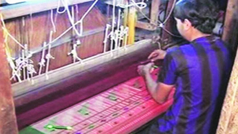 paithni workers.jpg