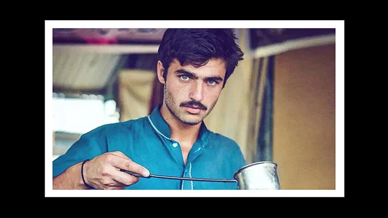 blue eyed pakistani chai wala again viral he launched his own cafe at islamabad