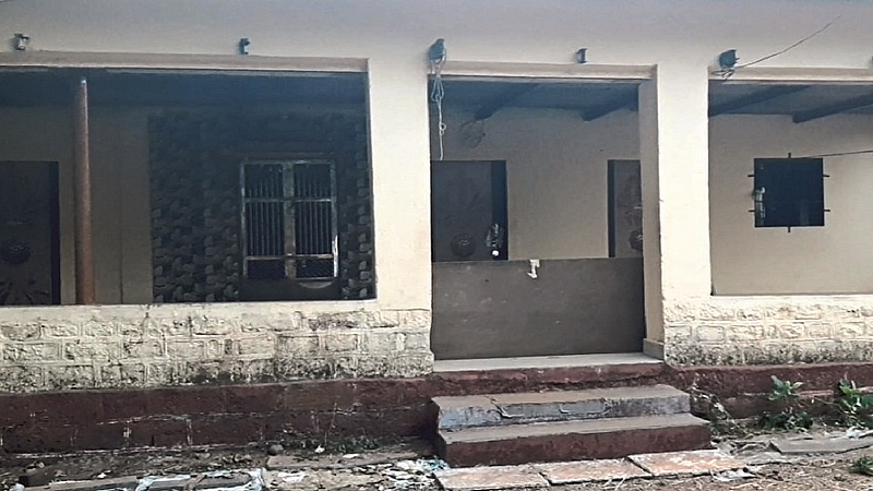 रायगडच्या 'या' तालुक्यातील लोकं घरं सोडून पळतायेत!