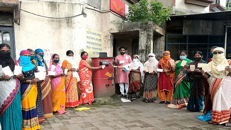 घरेलू कामगारांनी मुख्यमंत्र्यांना पाठवले 'एवढे' पोस्टकार्ड; आठवडाभर चालणार ही मोहीम