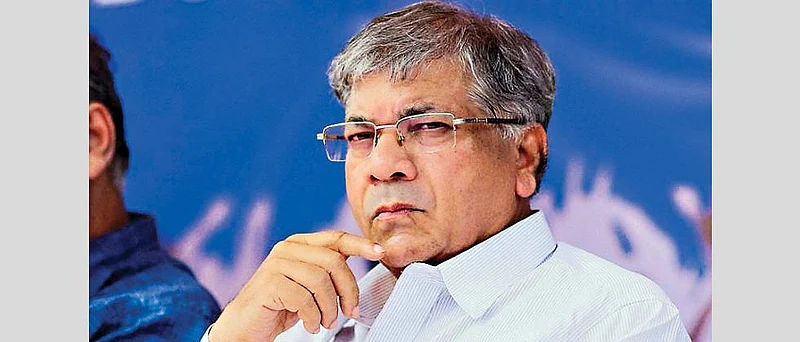 Prakash Ambedkar warns the government to take to the streets with the people if Akola lockdown is increased
