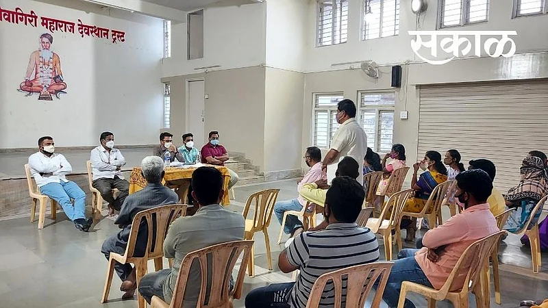 25 विद्यार्थी कोरोनाबाधित; बाजारपेठ राहणार पाच दिवस बंद}