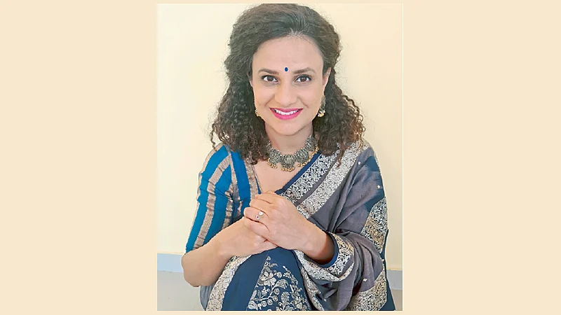वुमनहूड : प्रकाशाचा आशयघन उत्सव