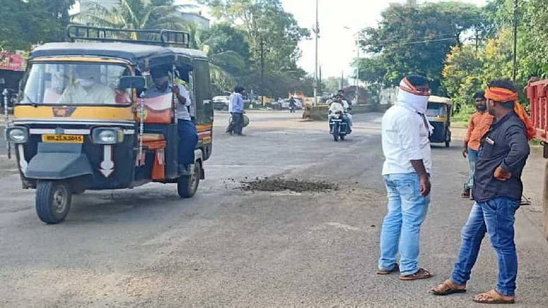 Akola News: National Highway has become a death trap