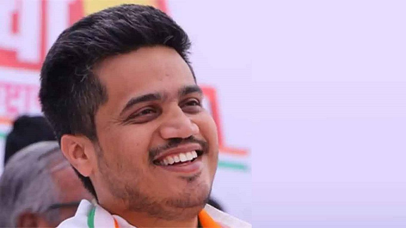 रोहित पवारांची आमदारकी धोक्यात? न्यायालयाने बजावली नोटीस